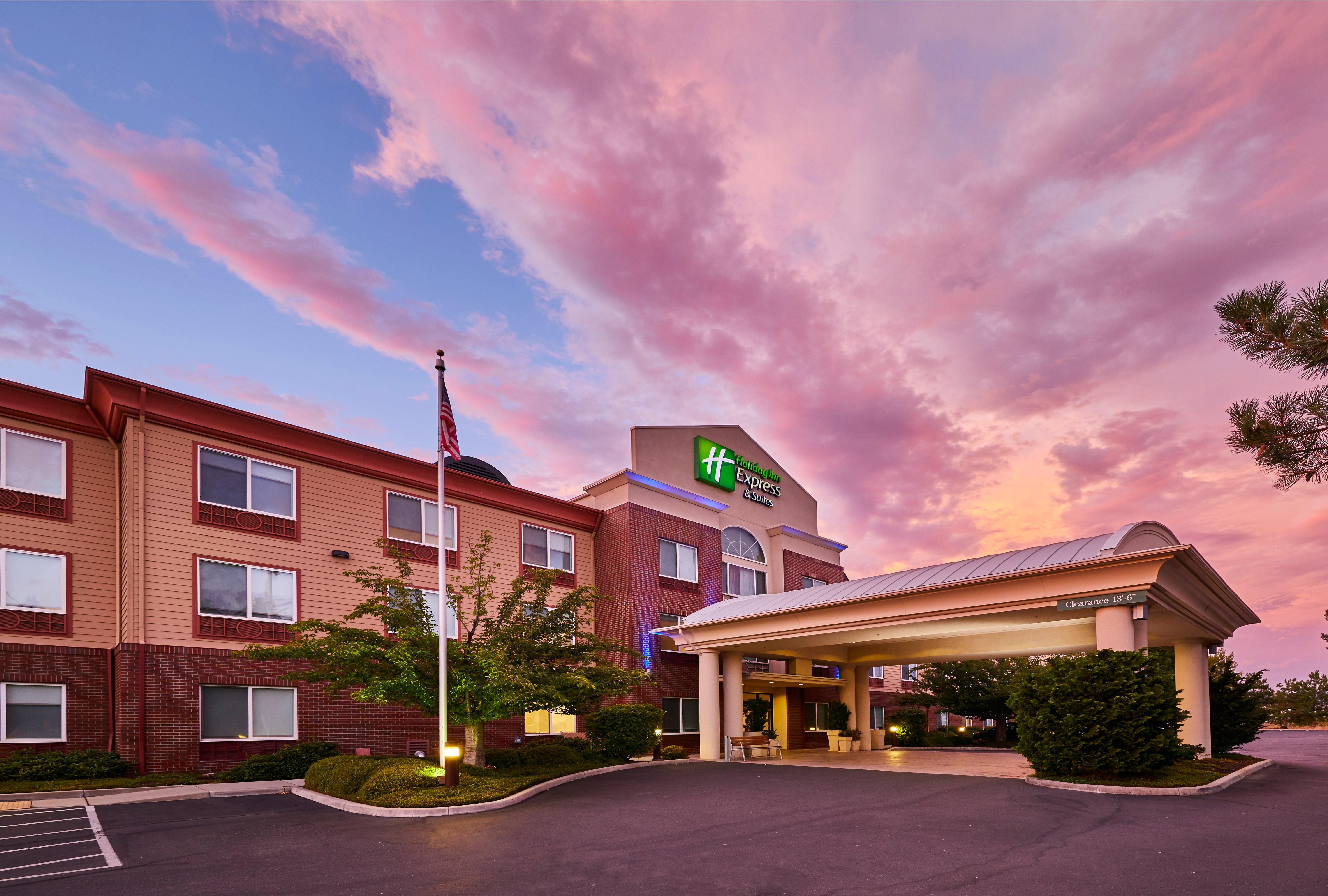 Holiday Inn Express Hotel & Suites Medford-Central Point, An Ihg Hotel Exterior foto